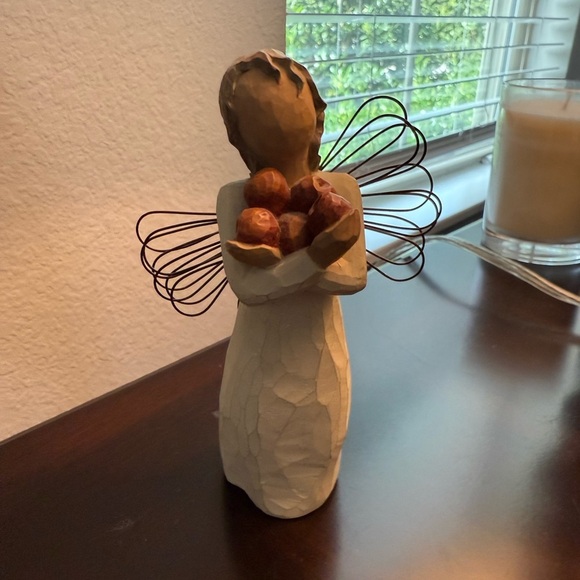 Willow Tree Good Health Angel Figurine with Wire Wings - Picture 1 of 3